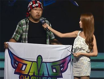 OMG围巾哥采访：物质和金钱让他们迷失