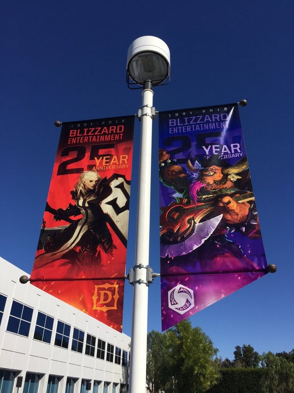 暴雪成立25周年庆祝：会场外布置场景图