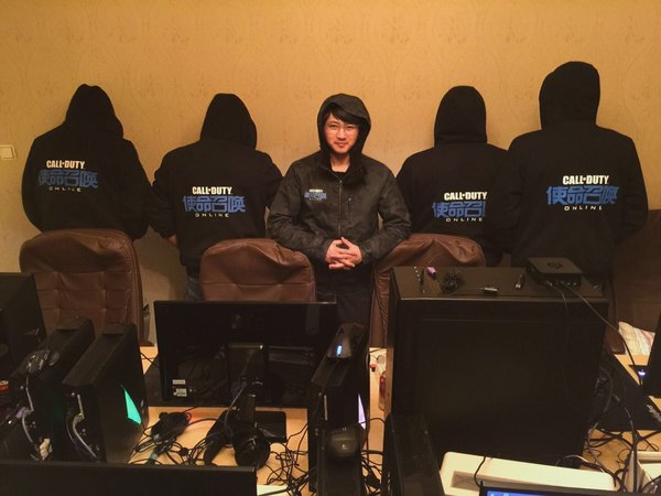 韩寒再战《使命召唤OL》媒体赛 微博许愿终晋级4强