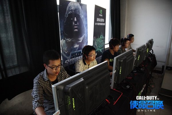 使命召唤OL全锦赛高校赛酣战 韩寒晋级半决赛