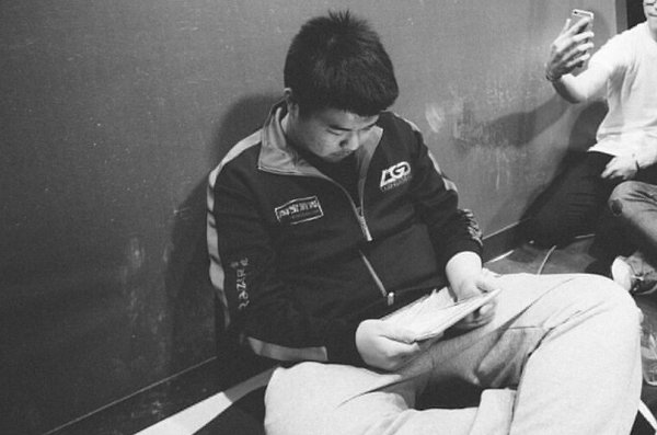 巅峰之夜LGD只欠运气 夏季赛期待卷土重来 巅峰之夜LGD只欠运气 夏季赛期待卷土重来