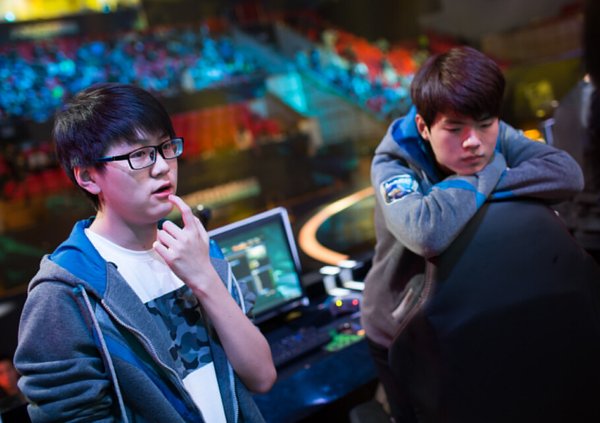 王的对决EDG战SKT 五个位置出场英雄分析