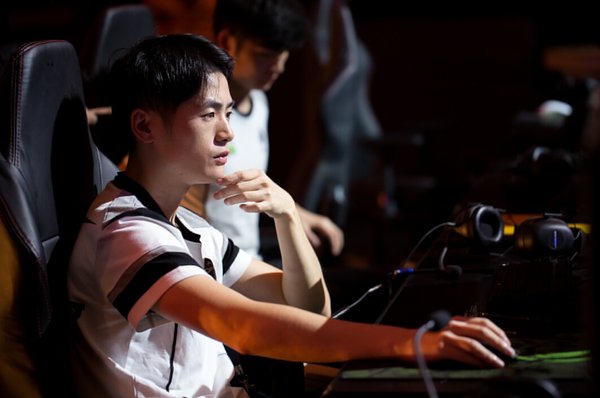 季后赛首战OMG大战M3 打野对决成关键