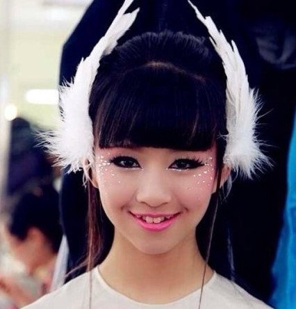 小彩旗神似倩女幽魂医师妹纸? 玩家惊人发现