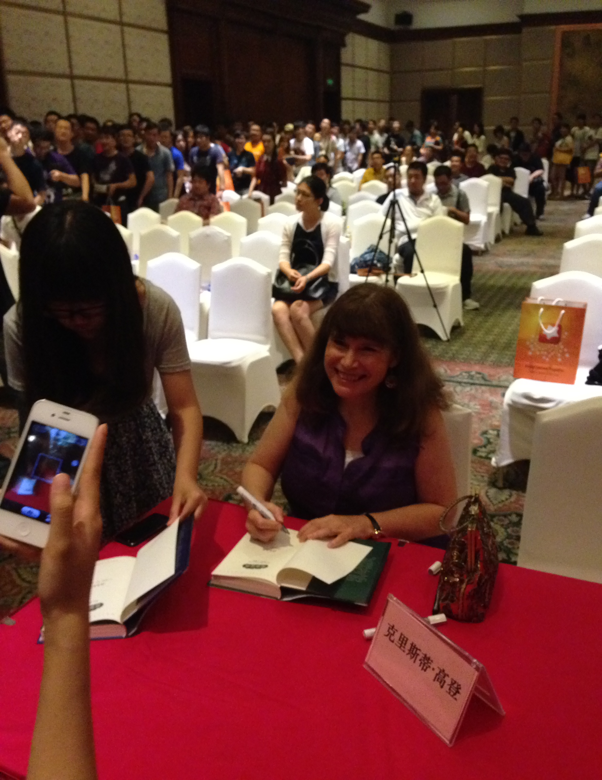 魔兽小说典藏版受追捧 魔幻文学论坛现场火爆