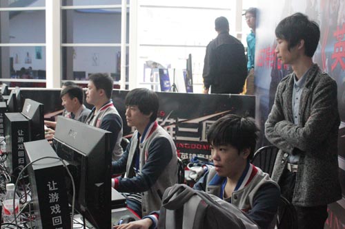 NEST英三冠军皇族专访 但求SOLO GK大神 NEST英三冠军皇族专访 但求SOLO GK大神