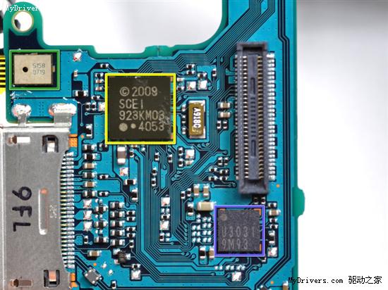 绿色框中元件的则是直接安装在主板上的麦克风.富士通电源管理模块.