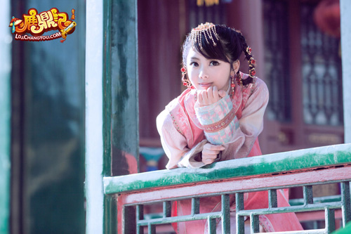 谭松韵“鹿鼎格格”便装照