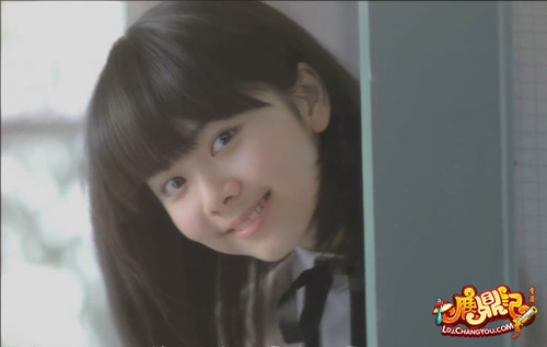 调皮可爱的谭松韵本色出演初恋MV