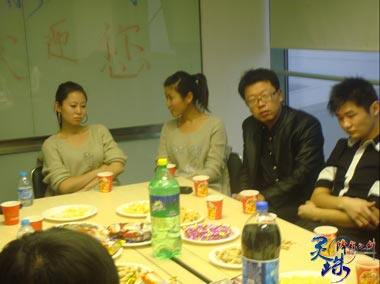 图片: 图5-美女玩家被抢先説意见嘟嘴.jpg
