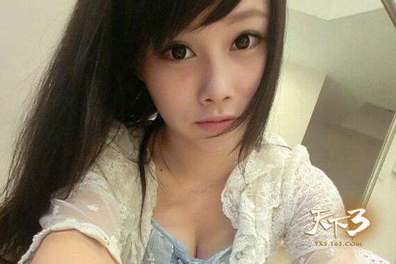 《天下3》“国色天香”服务器的美女玩家
