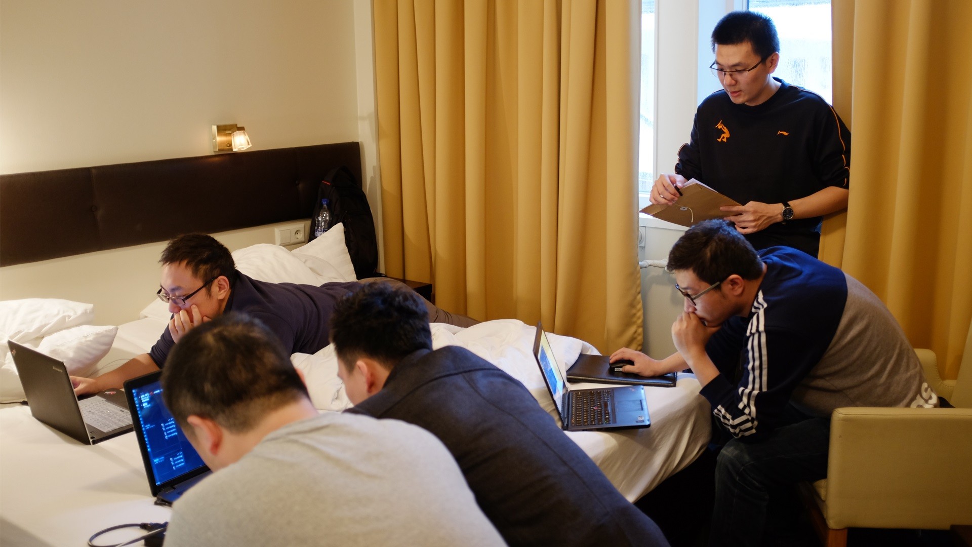 顶着八个小时的时差，COA每日照常进行适应训练。针对对手的舰船搭配，制定作战方案。比赛即将在后天打响。COA作为EVE全国联盟精英争霸赛的第一名的得主，必须为了捍卫整个国服的荣誉而战。