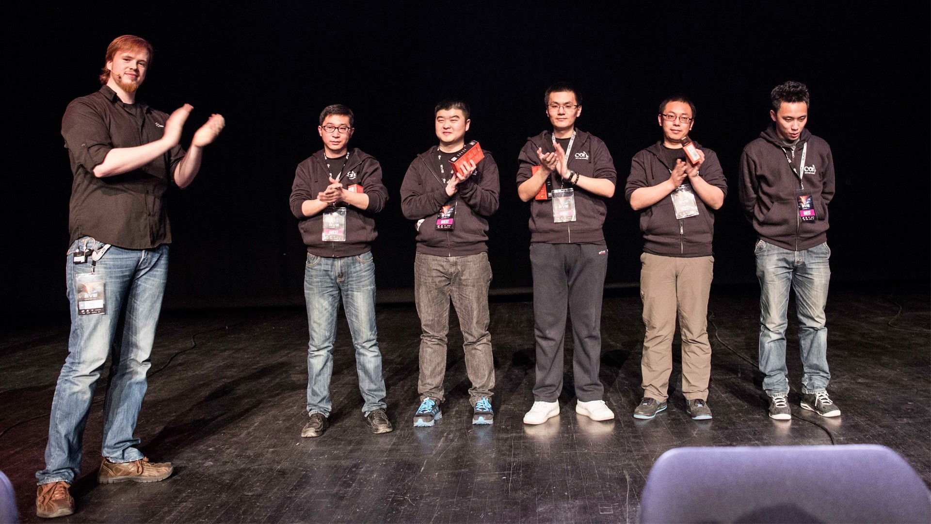 COA在台上接受来自世界的掌声。COA虽然没能战胜欧洲战队，但捍卫了晨曦的尊严，告诉所有后来者，晨曦完全可以与宁静一战。当晚指挥尼克写下了长文，回顾了整个比赛的历程。