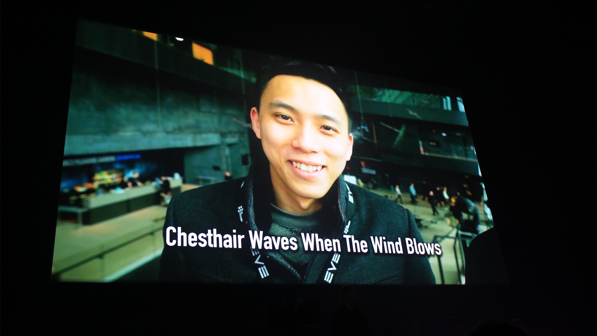 一场比赛，让欧服的玩家们知道了另外一个宇宙中，也同样有着强力的战队，同样是一场比赛，让中国战队看到了游戏原来也可以赢得整个国家和世界的尊重，同样是一场比赛，也让两个宇宙的玩家找到了共同的笑点：Chesthair waves when the wind blows，风吹胸毛荡——COA战队成员的奇特ID。