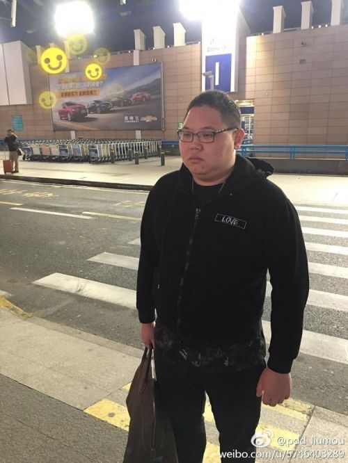 pdd晒老婆年轻时"床照":贼可爱!被俘虏