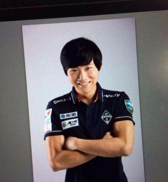 伞皇老omg不想退役只是在替补席被战队放弃