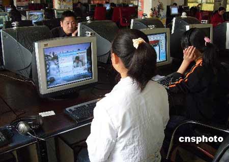 7月24日，中国互联网络信息中心(CNNIC)发布《第22次中国互联网络发展状况统计报告》。报告显示，截至2008年6月底，中国网民数量达到了2.53亿，首次大幅度超过美国，跃居世界第一位。