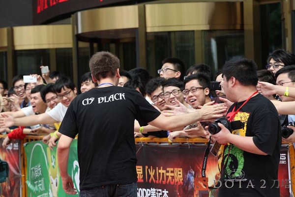 神从天降！DOTA2联手华西村演绎电竞奥斯卡