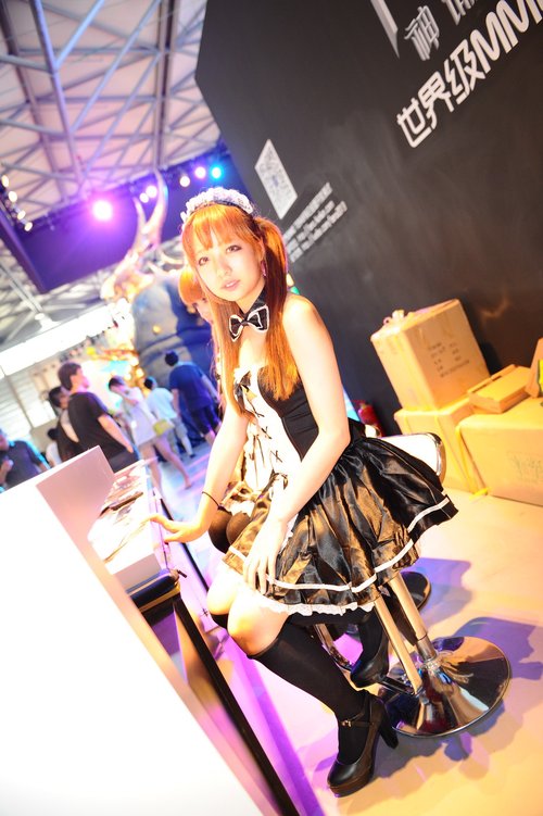 主人求包养！昆仑女仆闪闪惹人爱怜