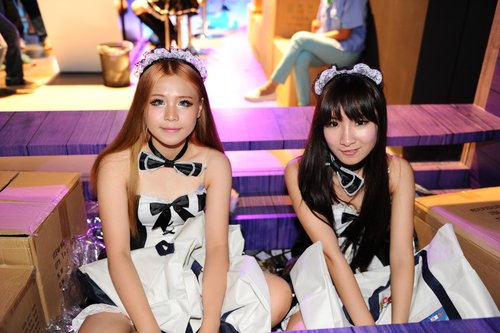 主人求包养！昆仑女仆闪闪惹人爱怜