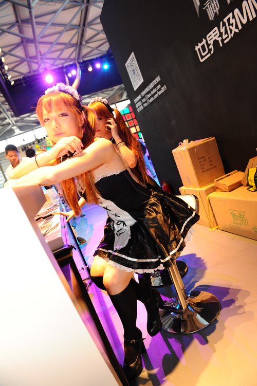 主人求包养！昆仑女仆闪闪惹人爱怜