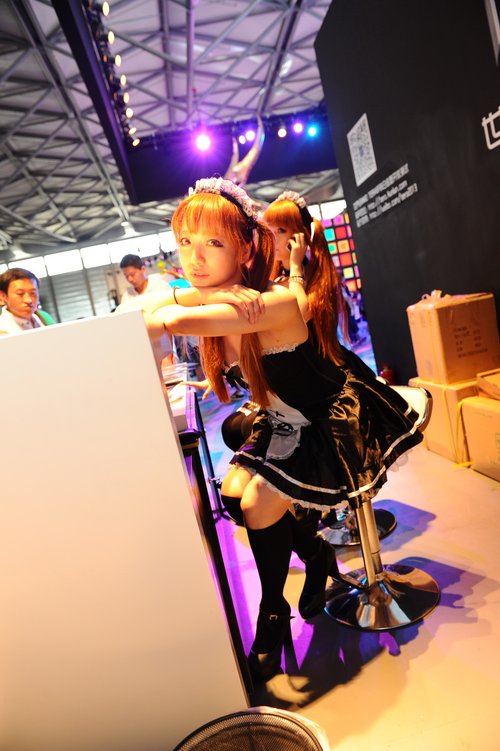 主人求包养！昆仑女仆闪闪惹人爱怜