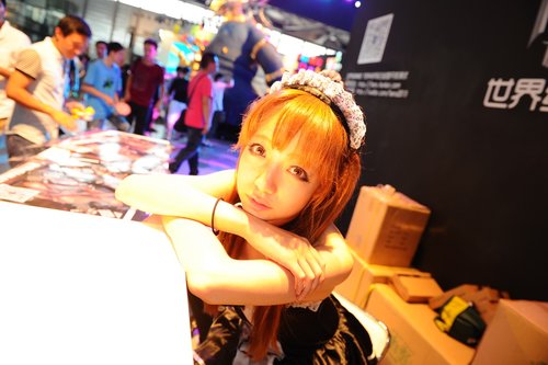 主人求包养！昆仑女仆闪闪惹人爱怜