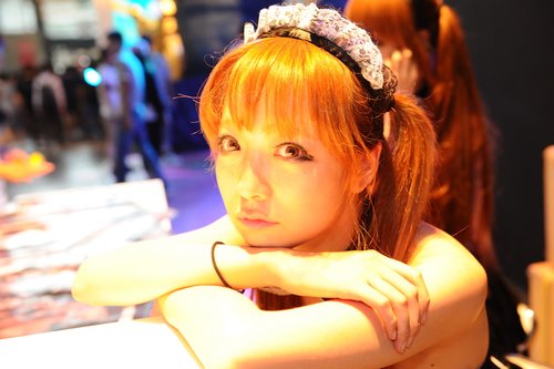 主人求包养！昆仑女仆闪闪惹人爱怜