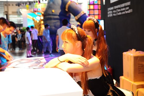 主人求包养！昆仑女仆闪闪惹人爱怜