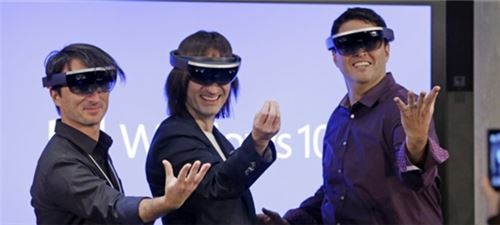 微软全息眼镜Hololens全部参数：提前感受未来