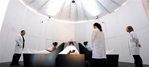 身披白色床单 VR版《美国恐怖故事》太逼真