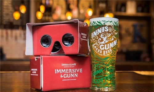 看着VR视频喝啤酒 享受不一样的醇香滋味