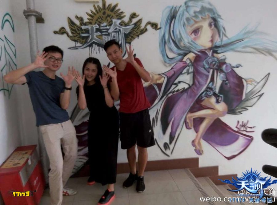 玩家自制游戏同人【墙绘】：紫薇套装的少女